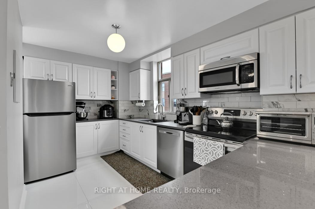 Photo 11 of Unit 1703, 2759 Carousel Crescent, Ottawa, Emerald Woods/Sawmill Creek — HOMEH