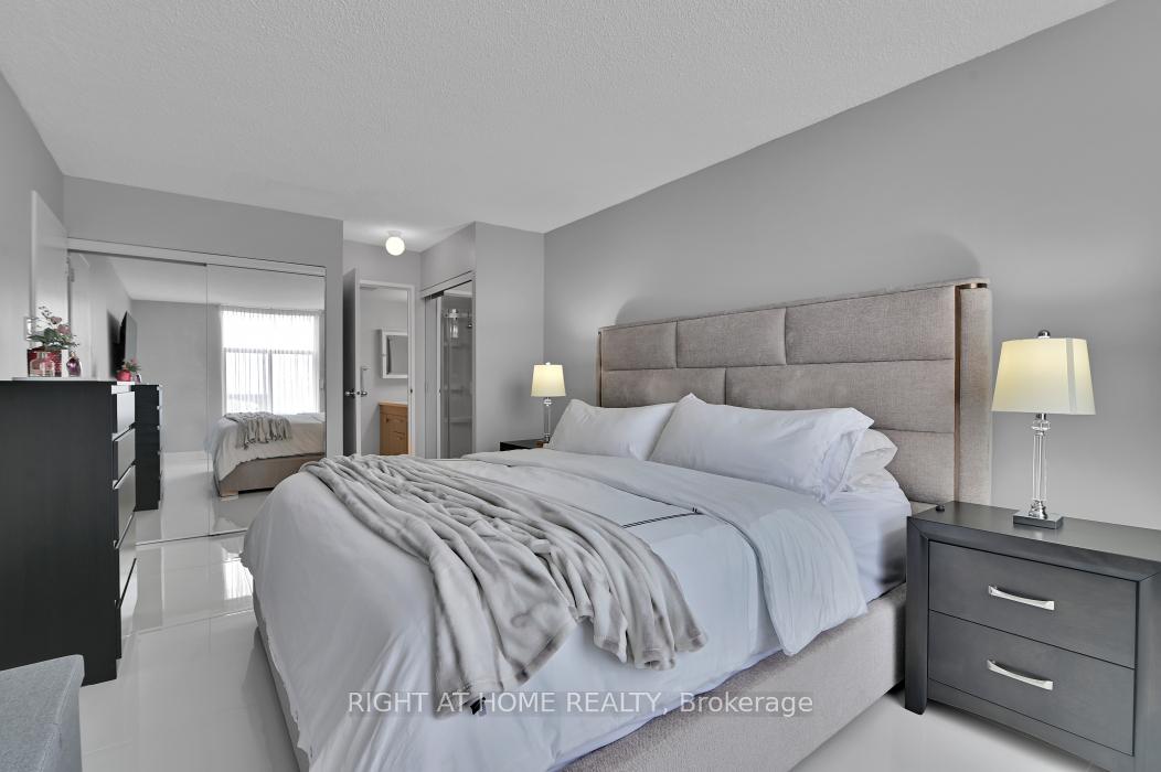 Photo 15 of Unit 1703, 2759 Carousel Crescent, Ottawa, Emerald Woods/Sawmill Creek — HOMEH