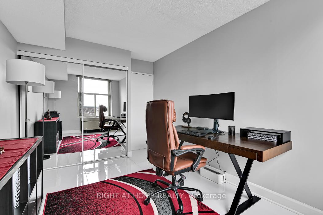 Photo 18 of Unit 1703, 2759 Carousel Crescent, Ottawa, Emerald Woods/Sawmill Creek — HOMEH