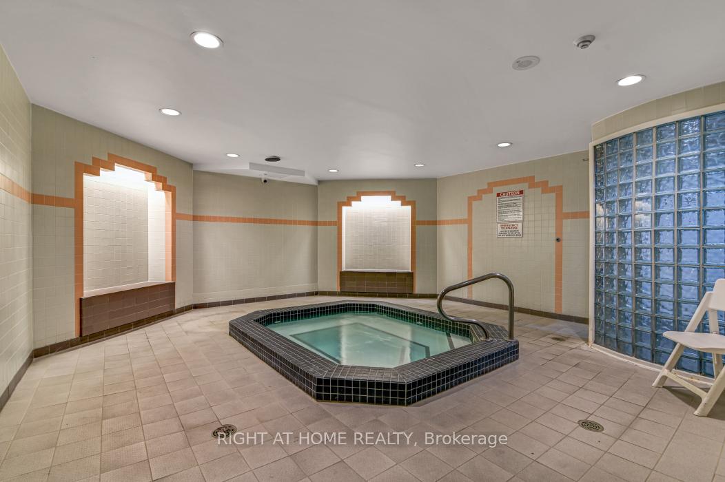 Photo 22 of Unit 1703, 2759 Carousel Crescent, Ottawa, Emerald Woods/Sawmill Creek — HOMEH