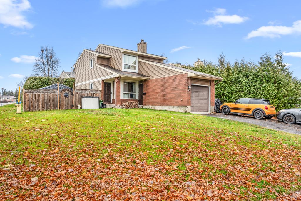 Front of 1631 Saxony Crescent