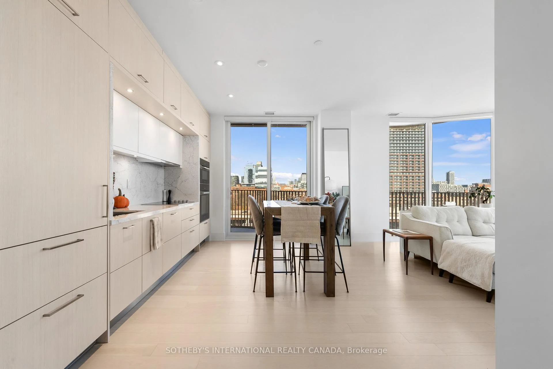 Photo 2 of Unit 831, 155 Merchants' Wharf, Toronto, Waterfront Communities — HOMEH