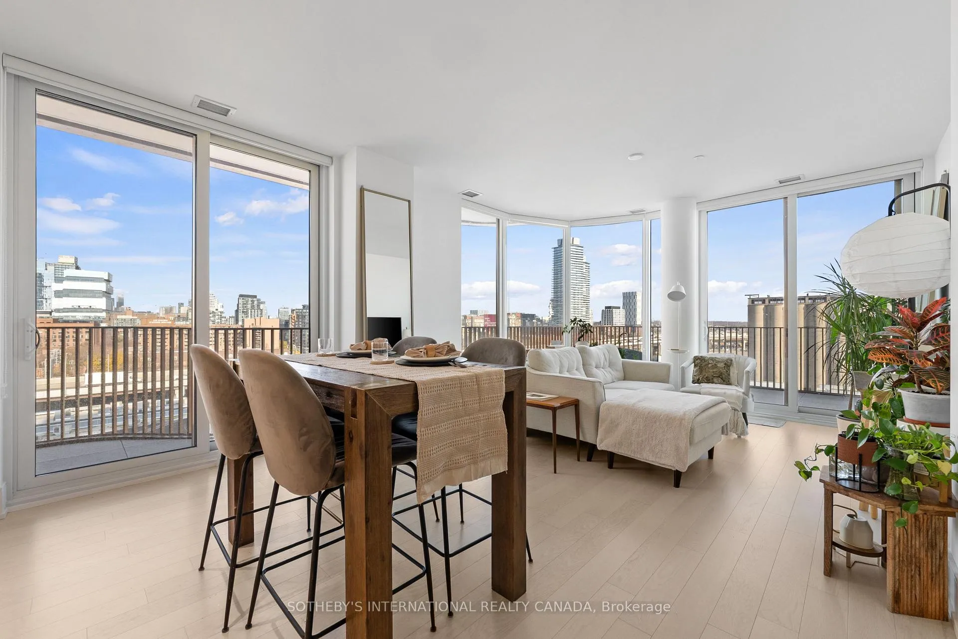 Photo 3 of Unit 831, 155 Merchants' Wharf, Toronto, Waterfront Communities — HOMEH