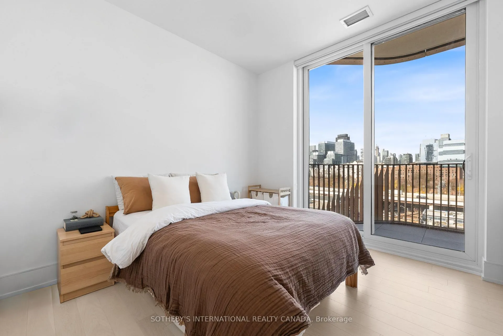 Photo 17 of Unit 831, 155 Merchants' Wharf, Toronto, Waterfront Communities — HOMEH