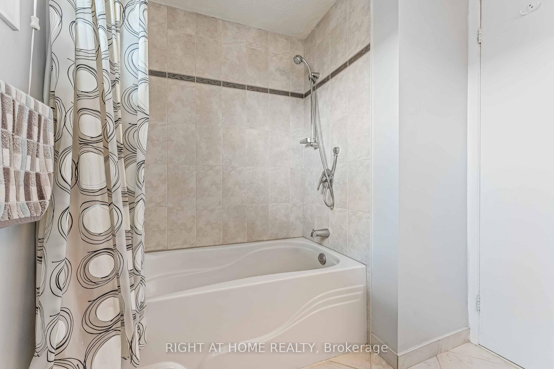Photo 13 of 481E Moodie Drive, Ottawa, Arbeatha Park — HOMEH