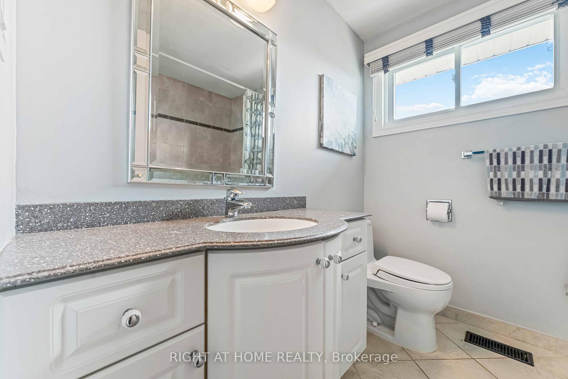 Photo 14 of 481E Moodie Drive, Ottawa, Arbeatha Park — HOMEH