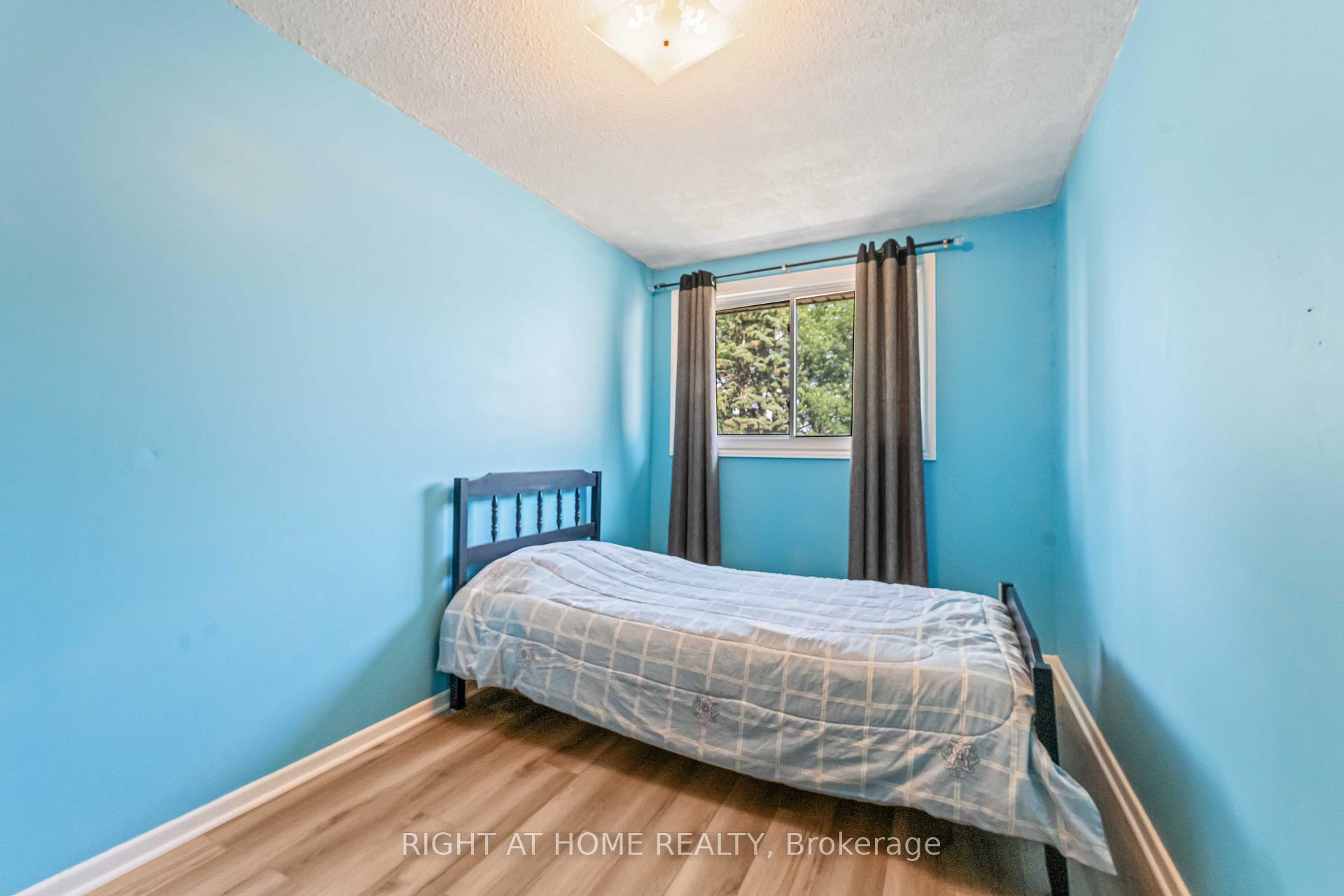 Photo 17 of 481E Moodie Drive, Ottawa, Arbeatha Park — HOMEH