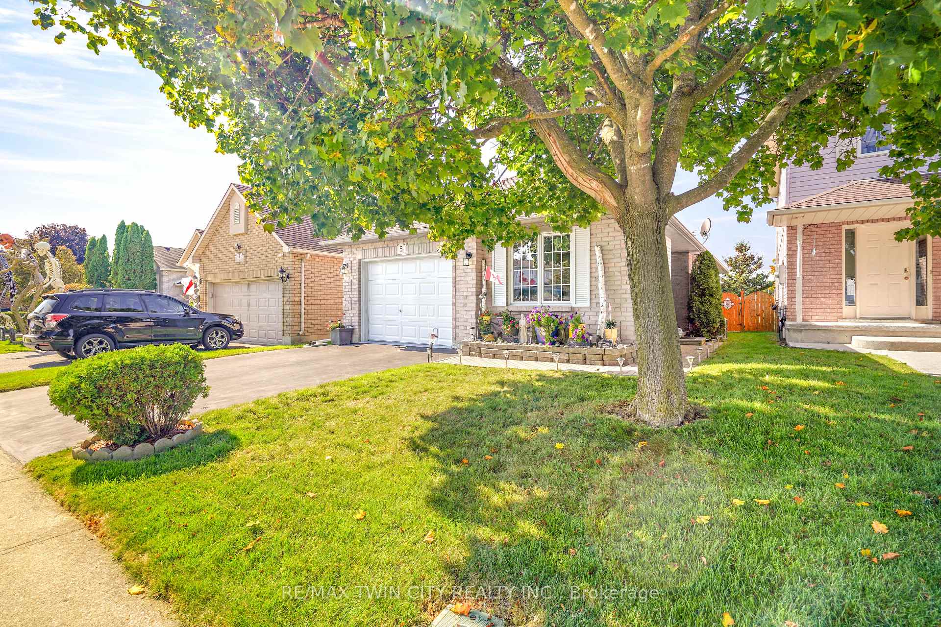Photo 9 of 5 Anastasia Crescent, Brantford — HOMEH
