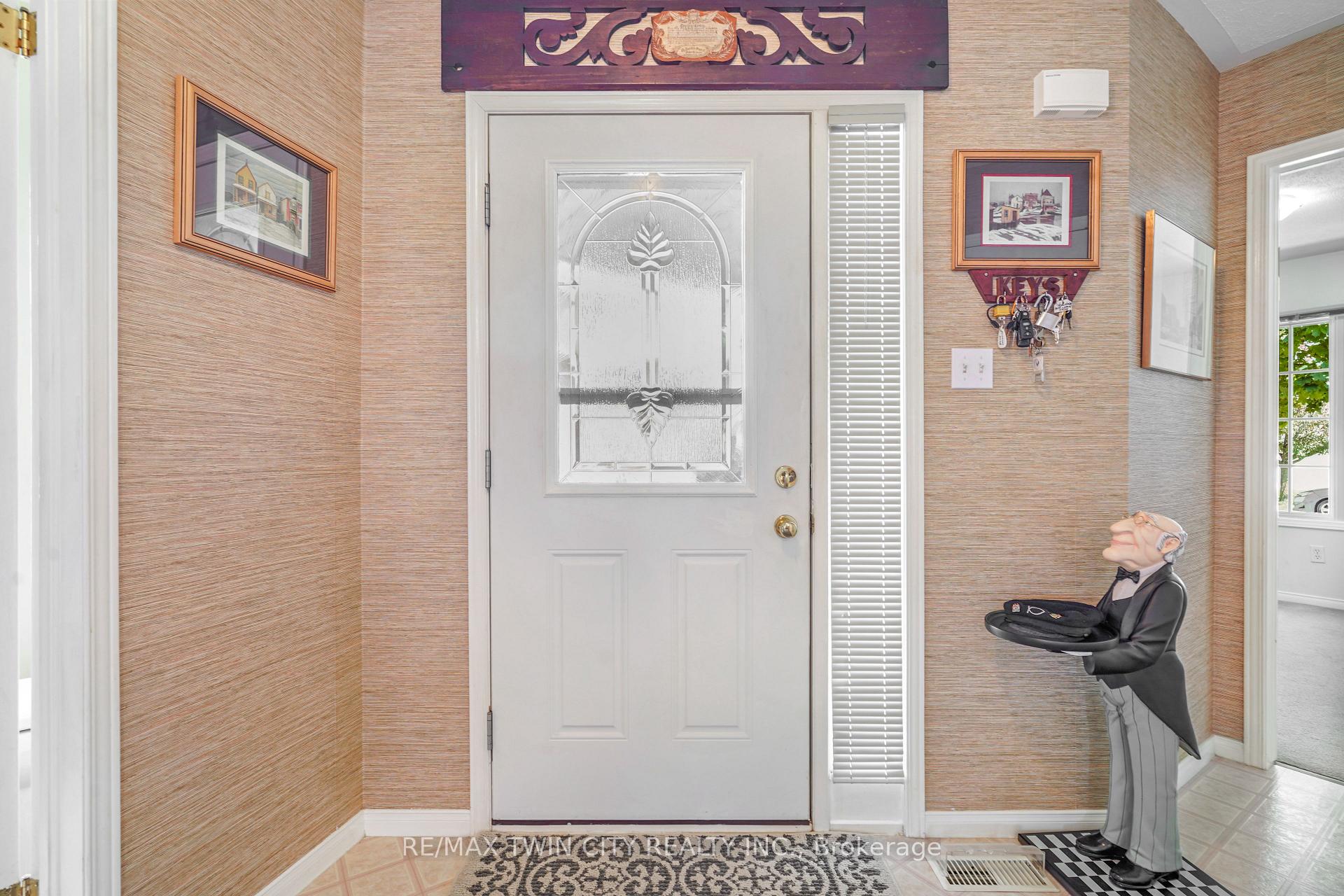 Photo 2 of 5 Anastasia Crescent, Brantford — HOMEH