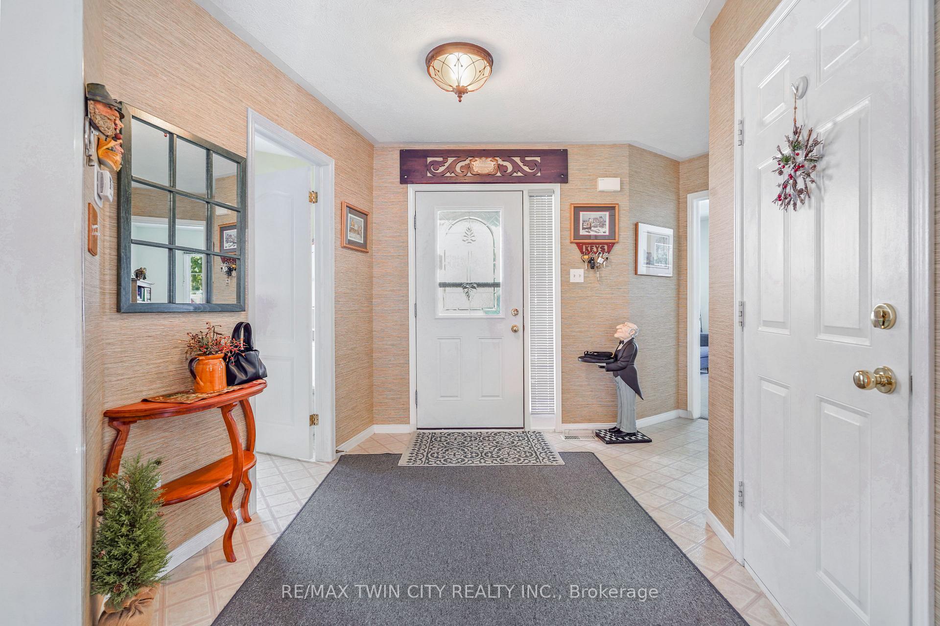 Photo 7 of 5 Anastasia Crescent, Brantford — HOMEH