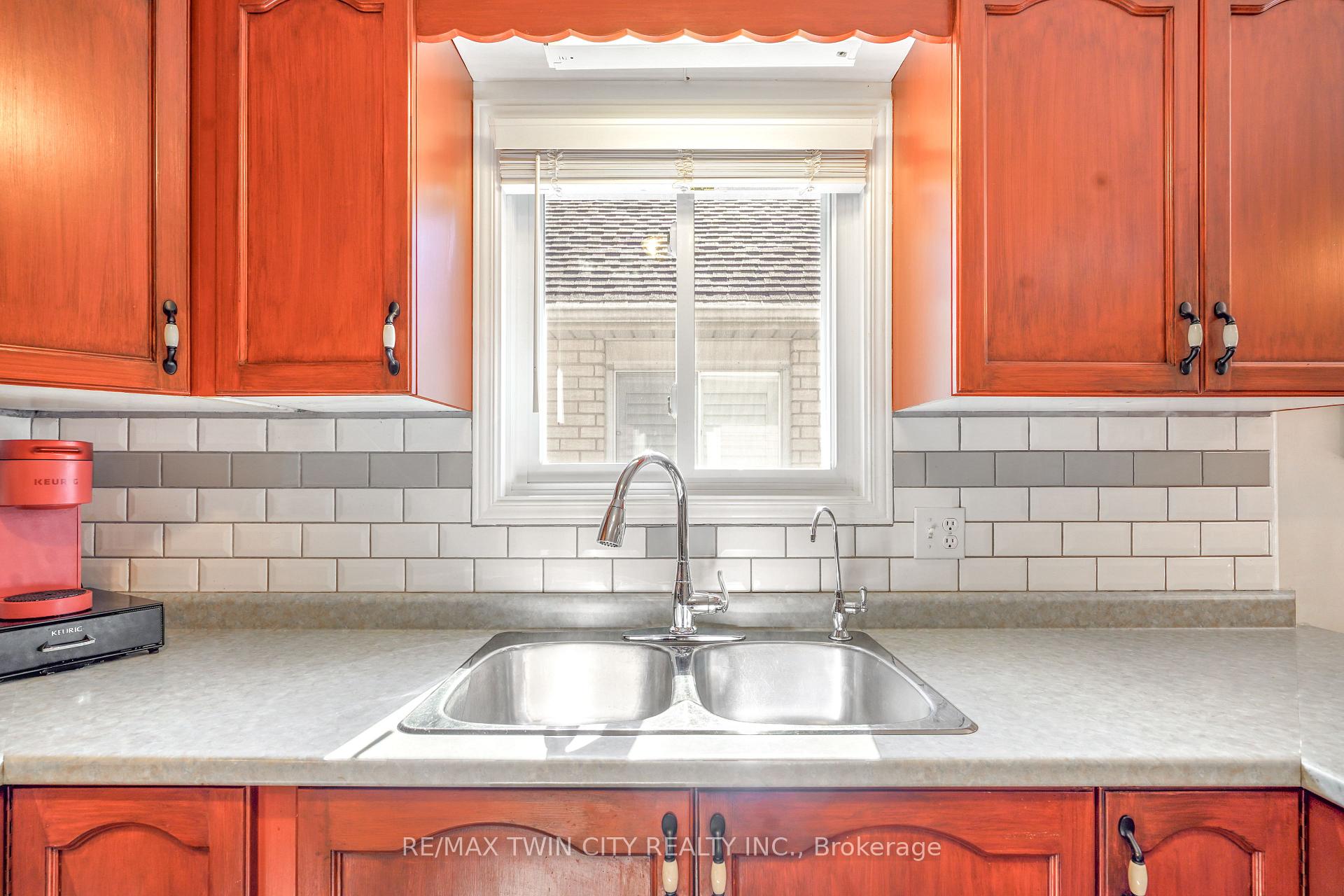 Photo 12 of 5 Anastasia Crescent, Brantford — HOMEH