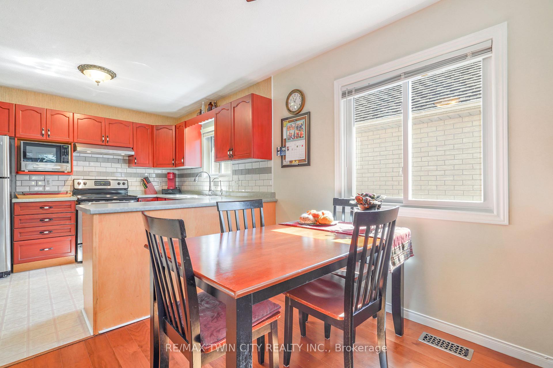 Photo 14 of 5 Anastasia Crescent, Brantford — HOMEH
