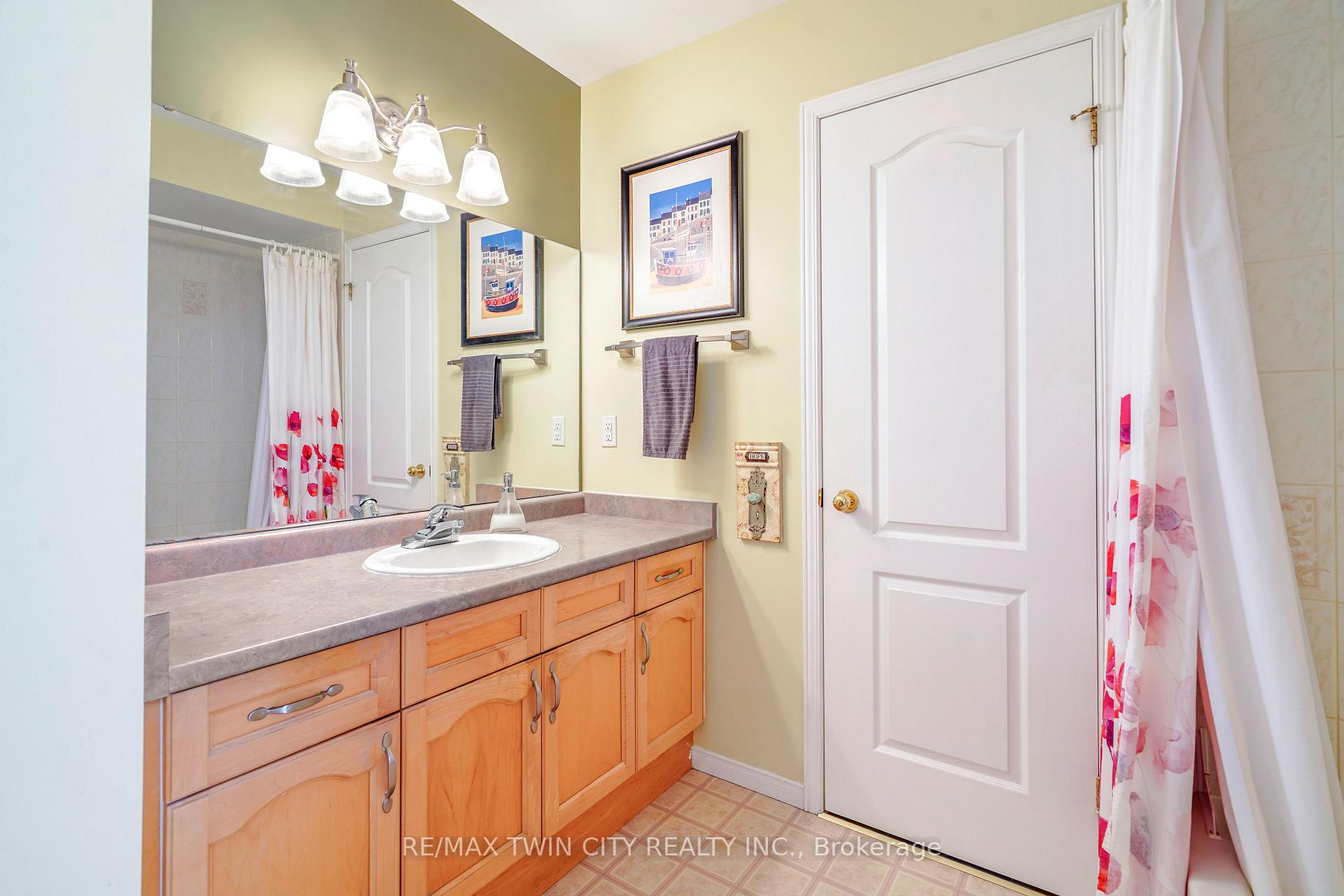 Photo 18 of 5 Anastasia Crescent, Brantford — HOMEH