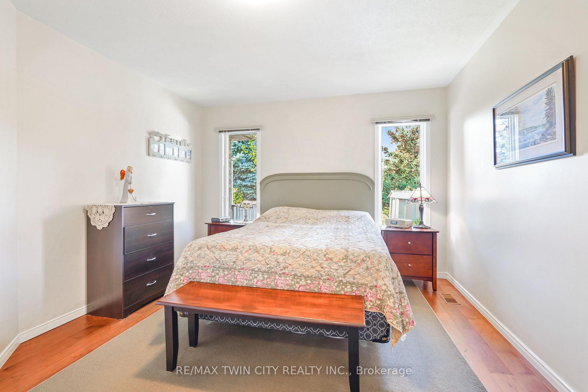 Photo 24 of 5 Anastasia Crescent, Brantford — HOMEH