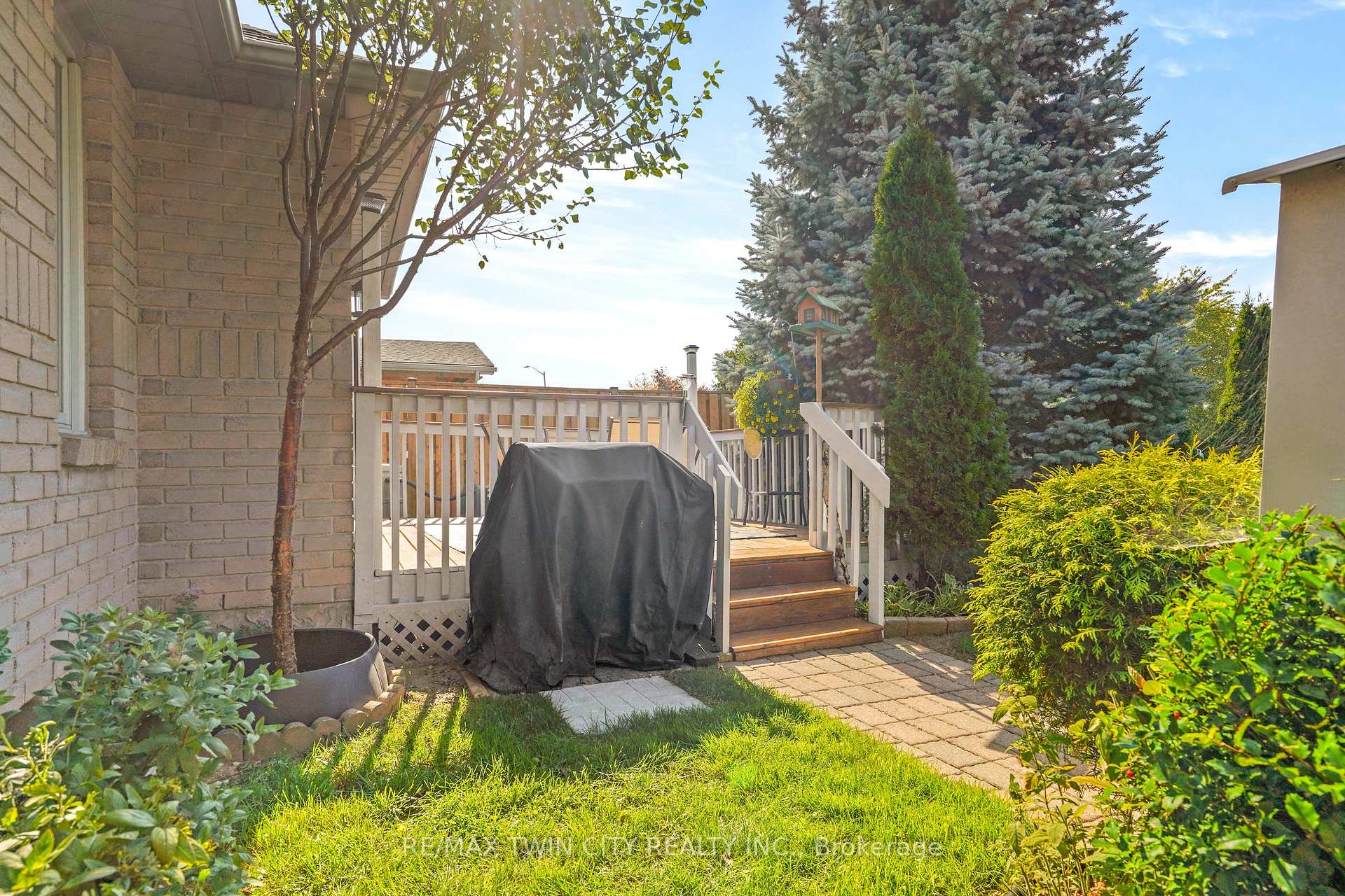 Photo 36 of 5 Anastasia Crescent, Brantford — HOMEH