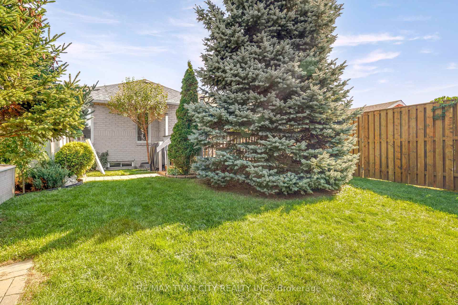 Photo 42 of 5 Anastasia Crescent, Brantford — HOMEH
