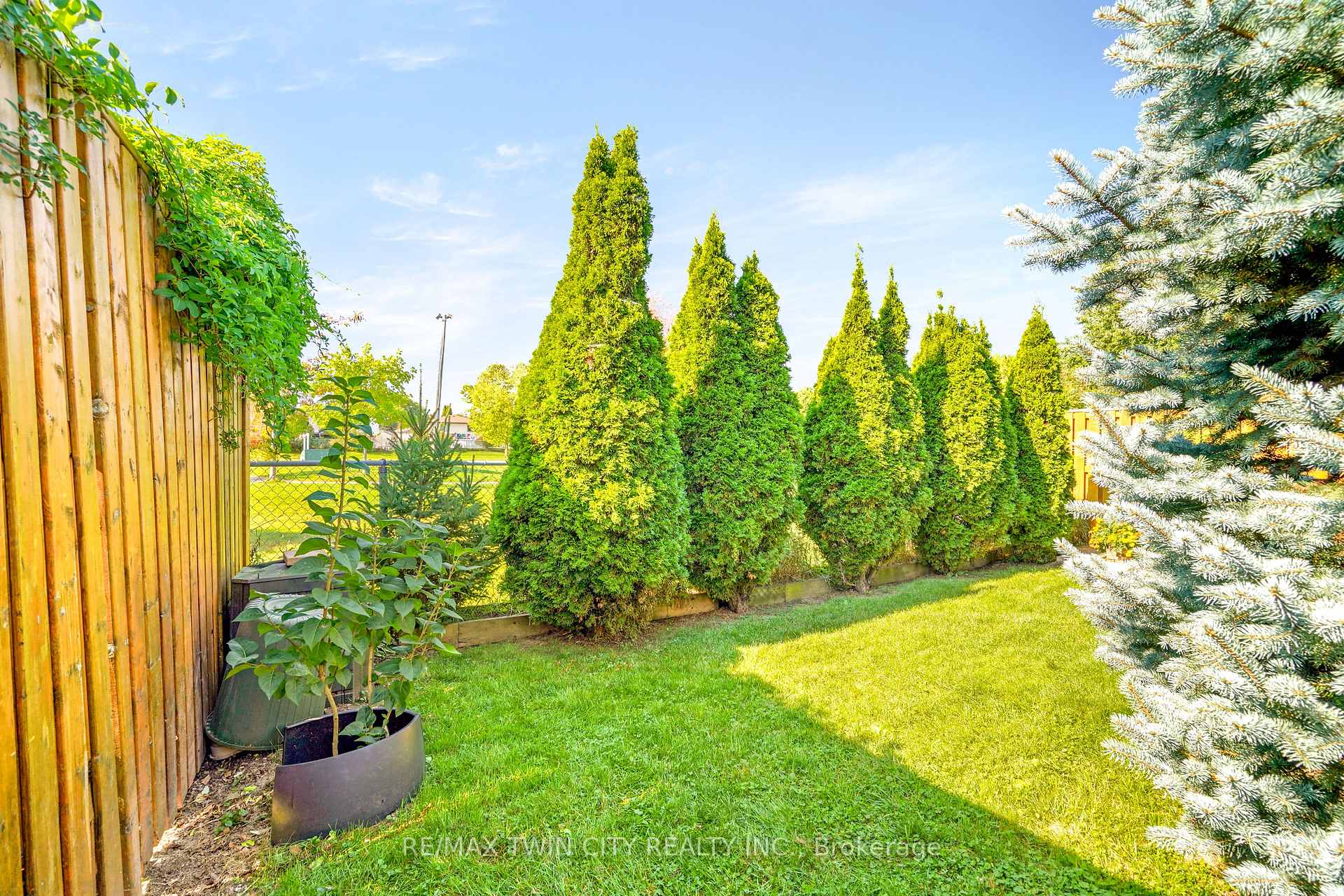 Photo 40 of 5 Anastasia Crescent, Brantford — HOMEH