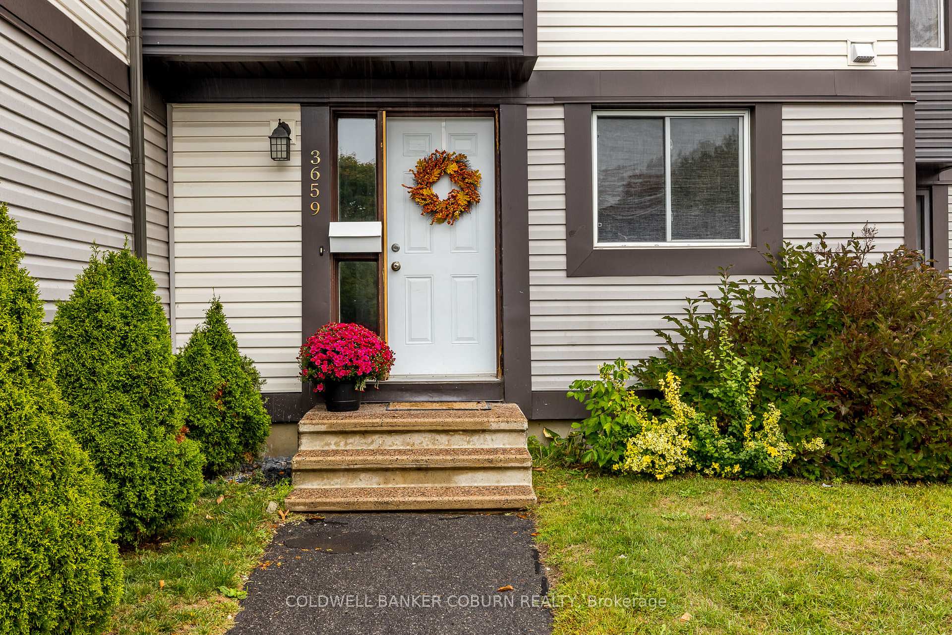 Photo 3 of 3659 Aladdin Lane, Ottawa, Blossom Park/Kemp Park/Findlay Creek — HOMEH