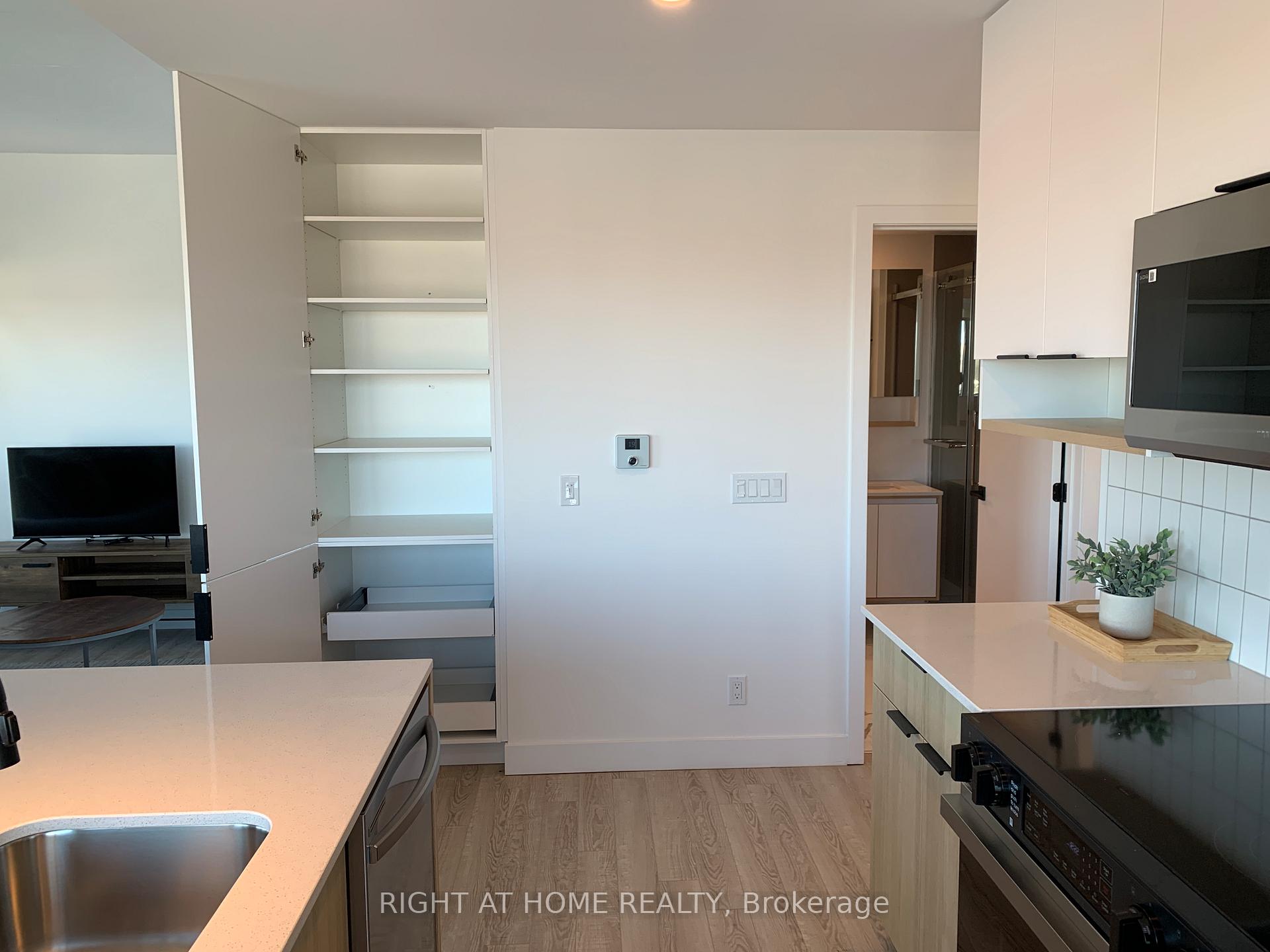 Photo 6 of Unit 802, 1250 Cummings Avenue, Ottawa, Cyrville — HOMEH