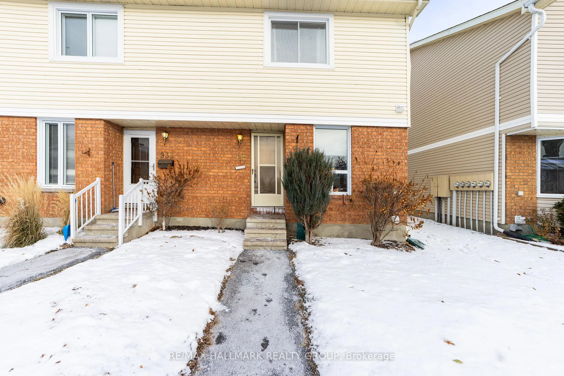 Photo 1 of Unit 29, 935 Cookshire Crescent, Ottawa, Fallingbrook/Ridgemount — HOMEH