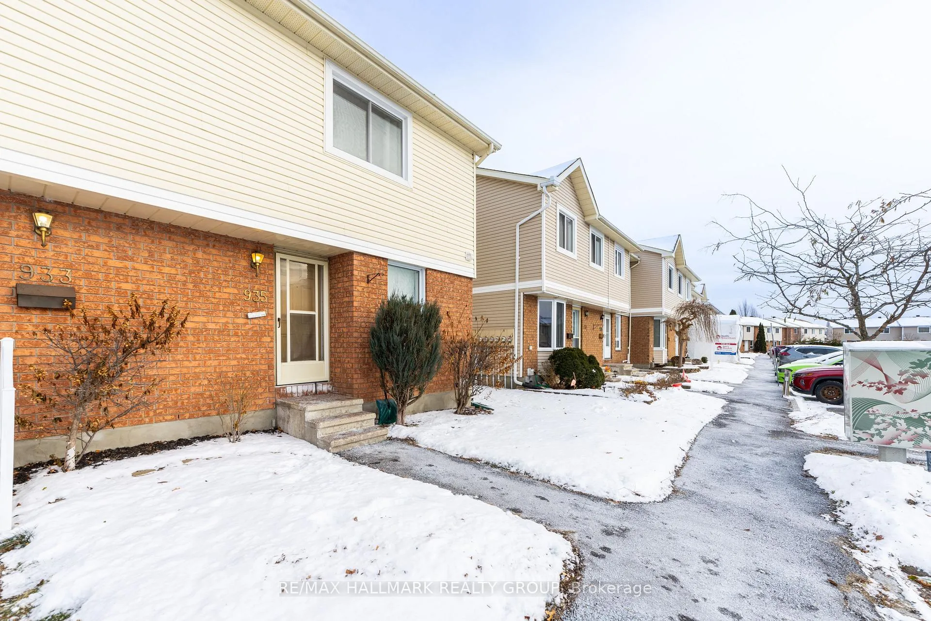 Photo 3 of Unit 29, 935 Cookshire Crescent, Ottawa, Fallingbrook/Ridgemount — HOMEH