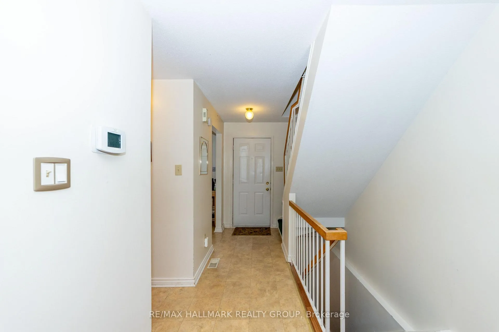 Photo 5 of Unit 29, 935 Cookshire Crescent, Ottawa, Fallingbrook/Ridgemount — HOMEH