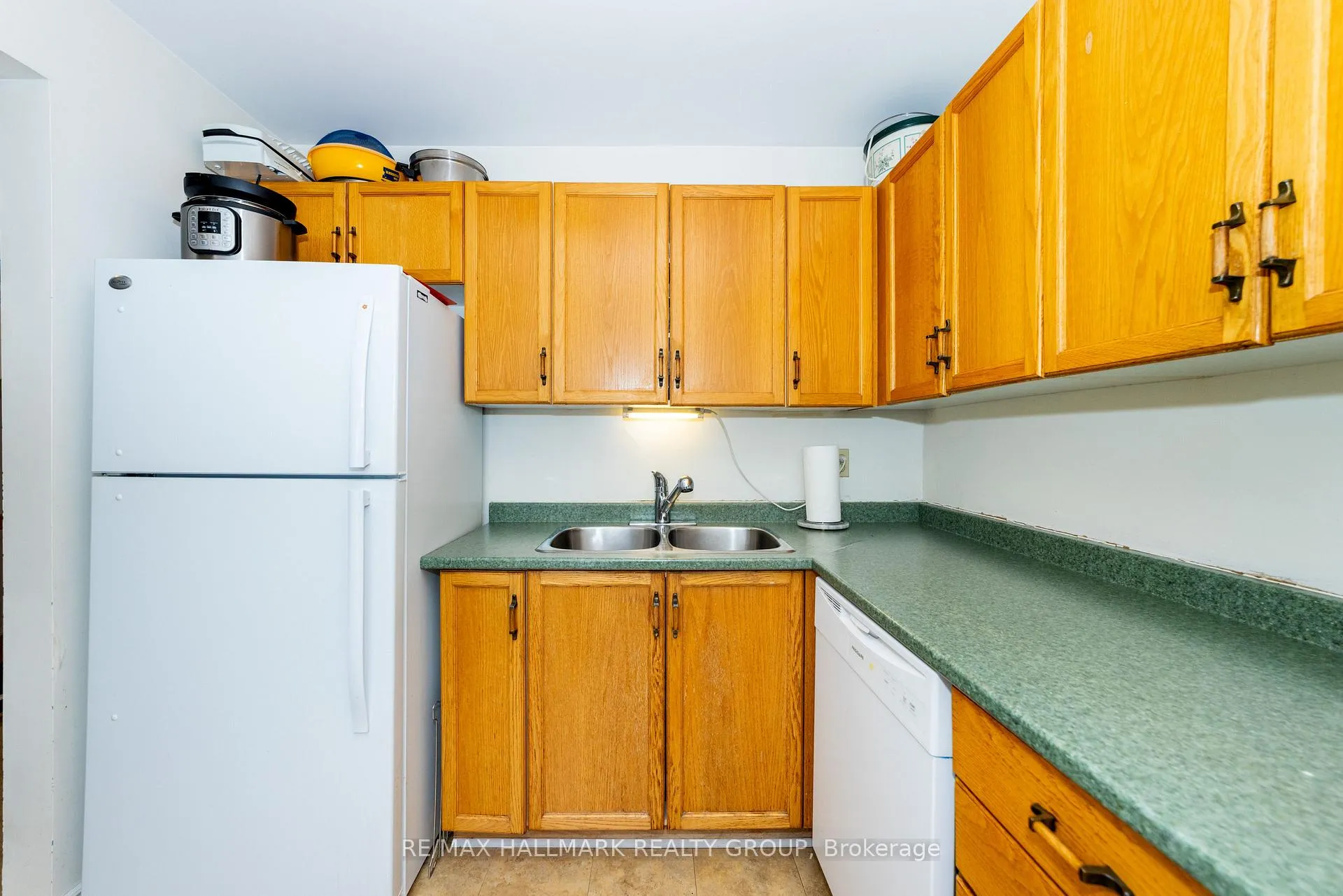 Photo 8 of Unit 29, 935 Cookshire Crescent, Ottawa, Fallingbrook/Ridgemount — HOMEH