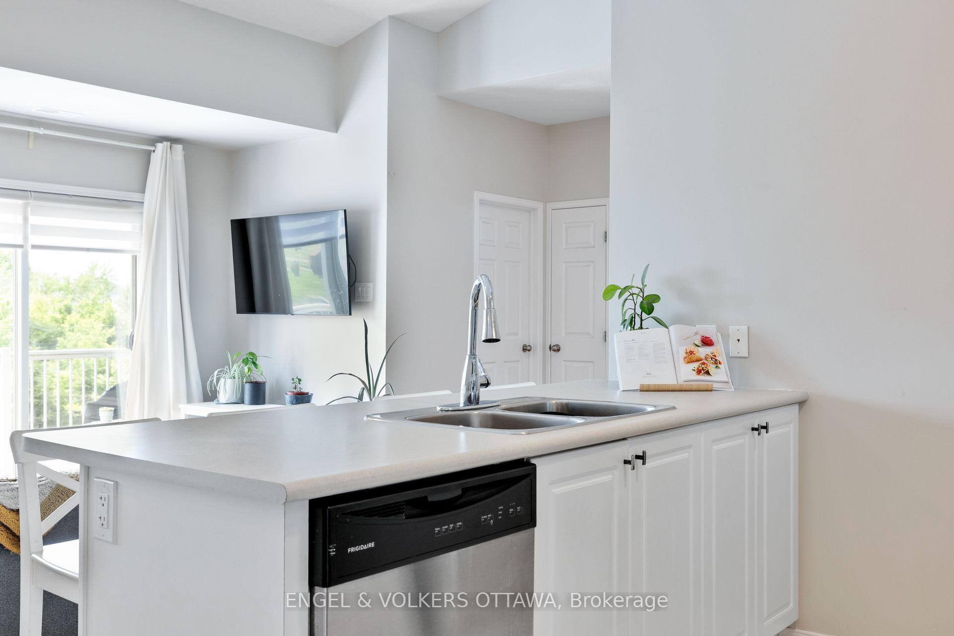 Photo 23 of Unit 4, 44 Sternes Private, Ottawa, Springridge/East Village — HOMEH