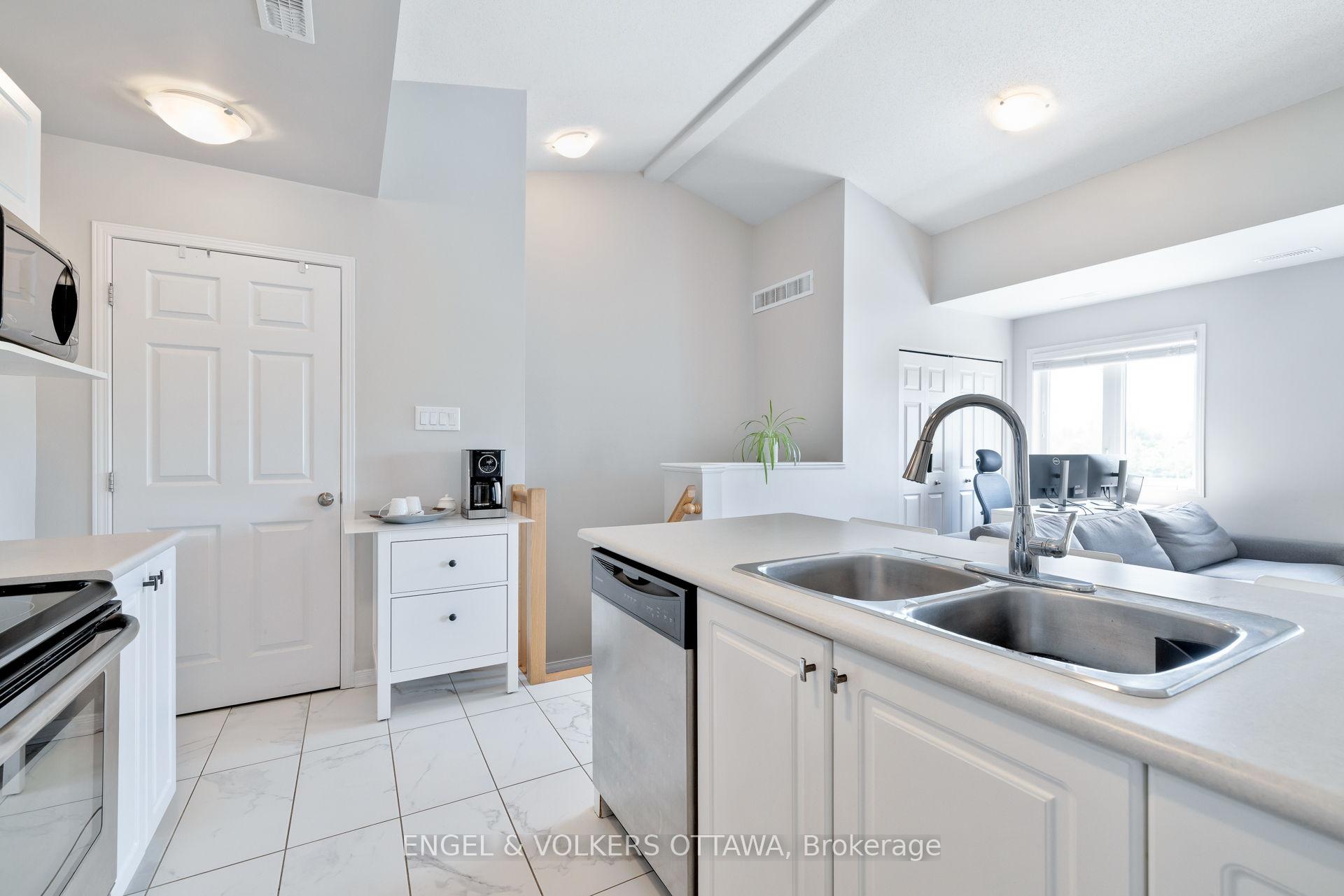 Photo 24 of Unit 4, 44 Sternes Private, Ottawa, Springridge/East Village — HOMEH