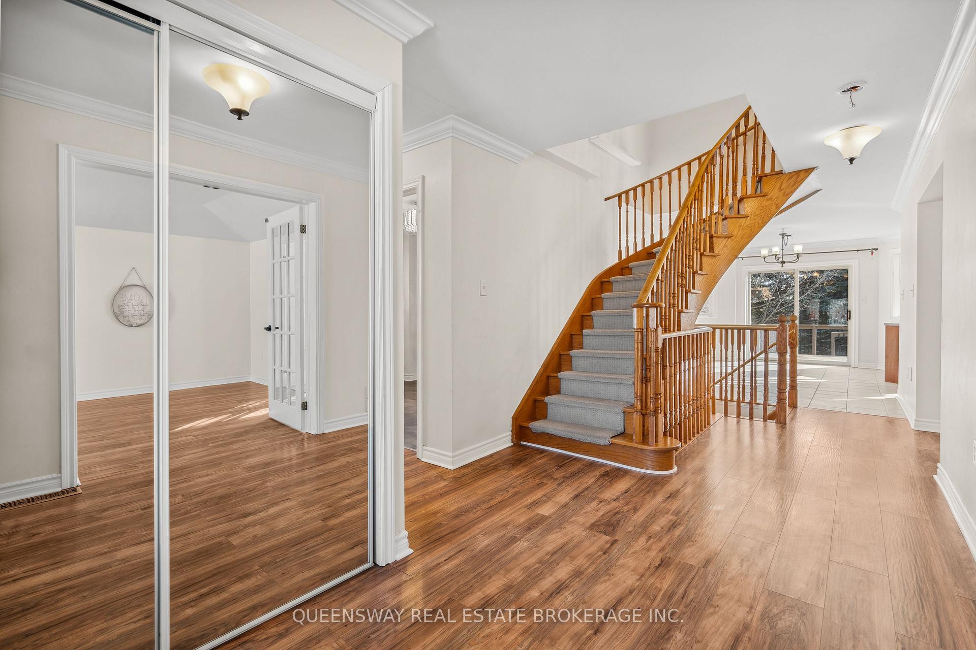 Photo 2 of 55 Golden Eagle Way, Barrie, Little Lake — HOMEH