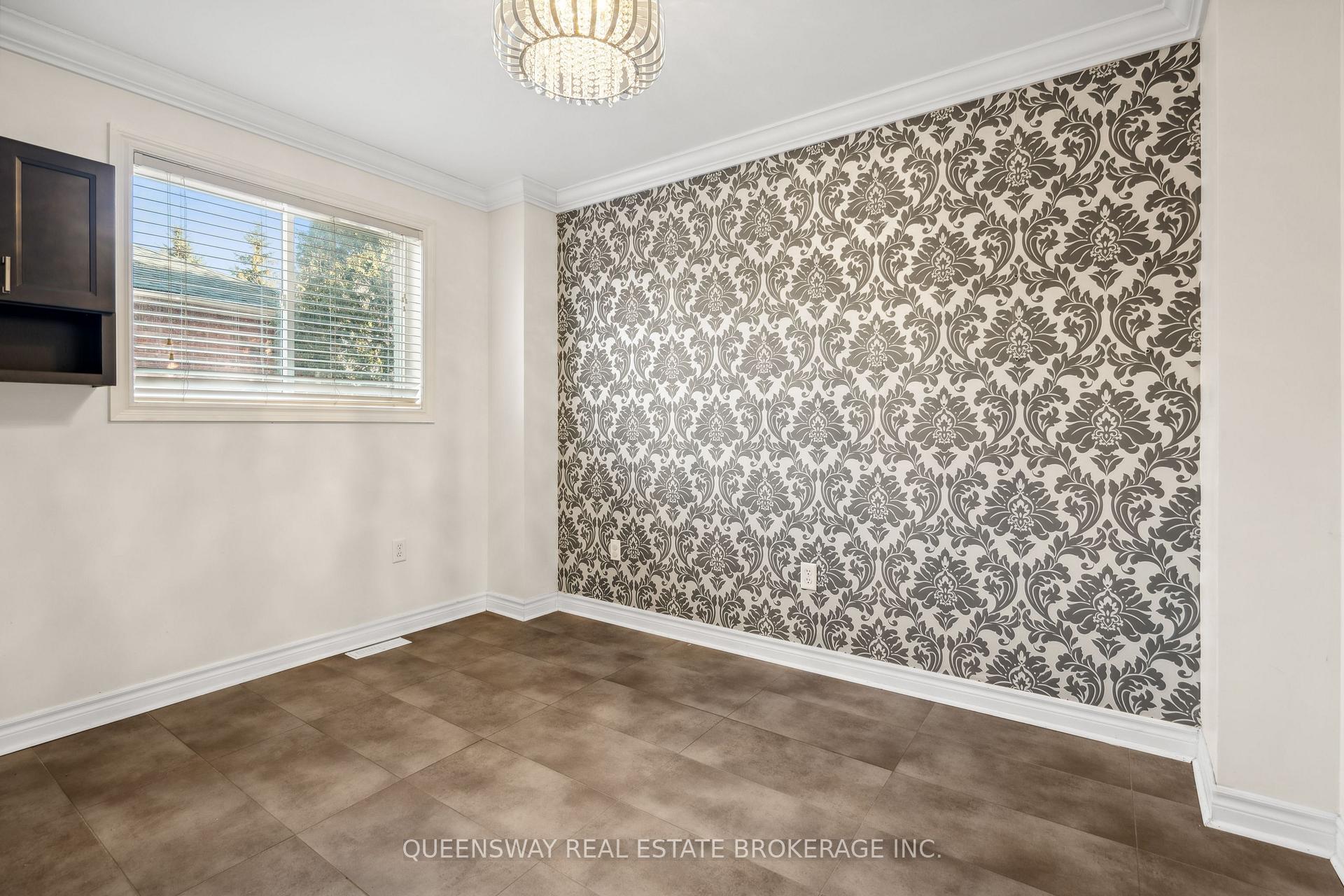 Photo 8 of 55 Golden Eagle Way, Barrie, Little Lake — HOMEH
