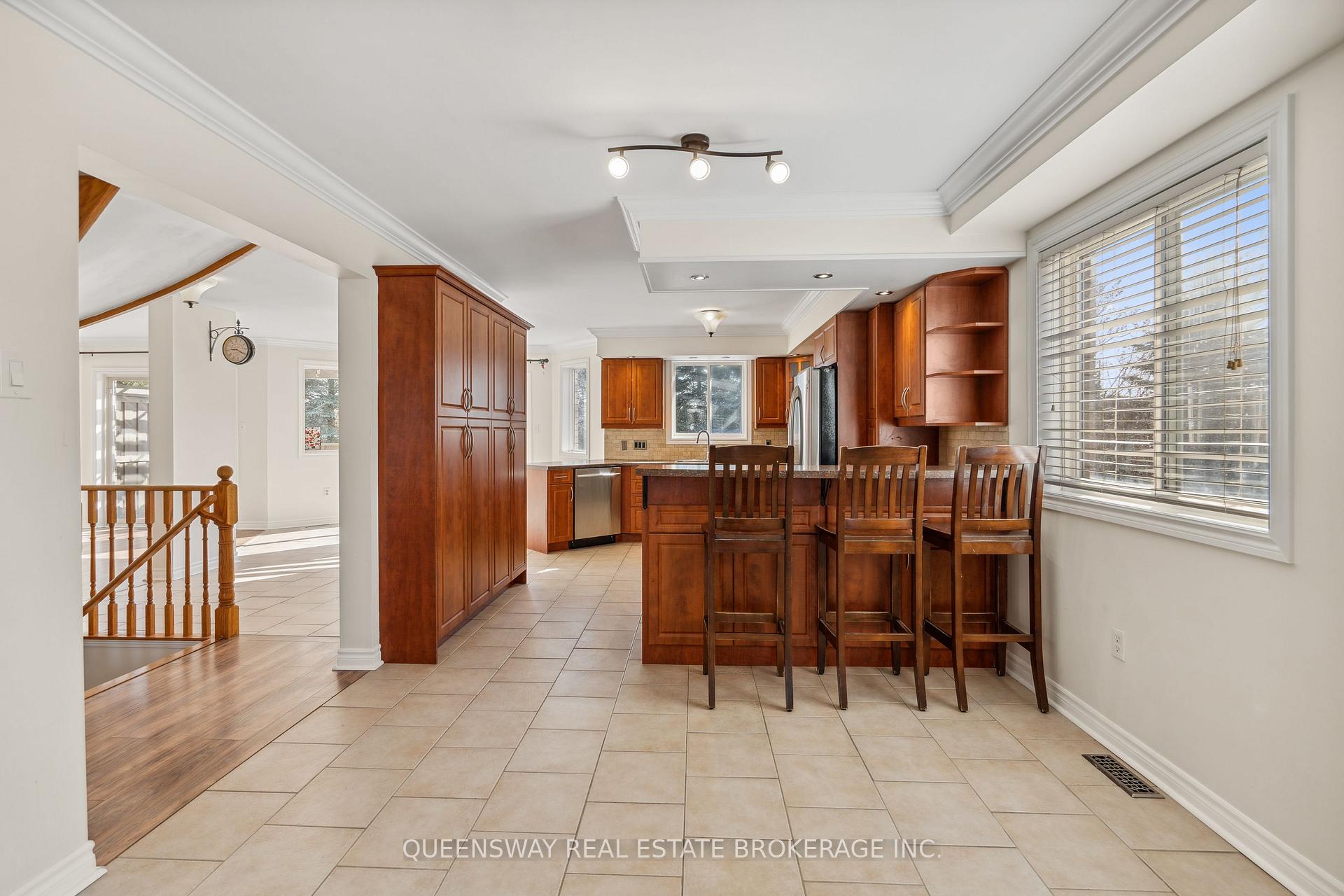 Photo 9 of 55 Golden Eagle Way, Barrie, Little Lake — HOMEH