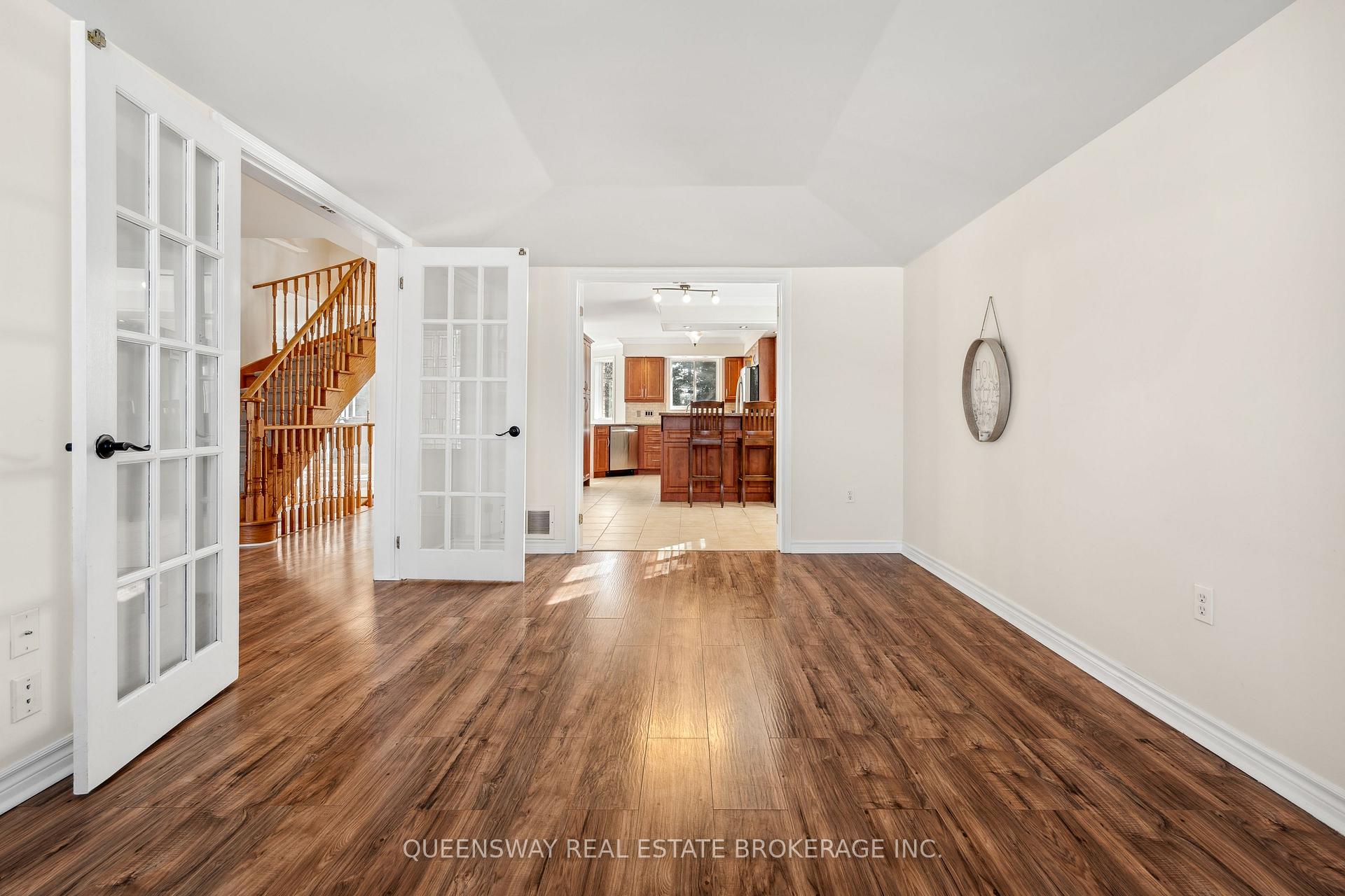 Photo 10 of 55 Golden Eagle Way, Barrie, Little Lake — HOMEH