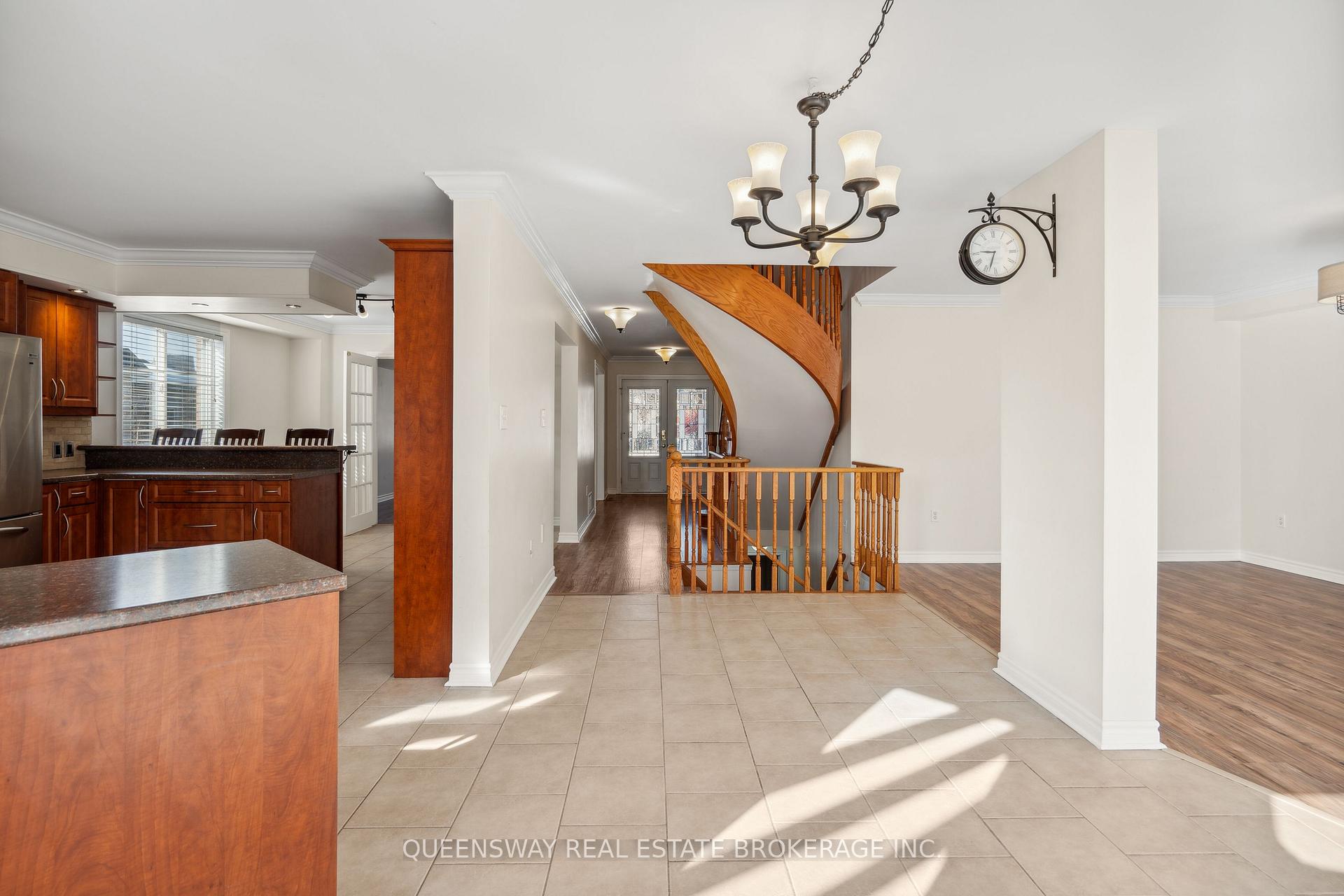 Photo 12 of 55 Golden Eagle Way, Barrie, Little Lake — HOMEH