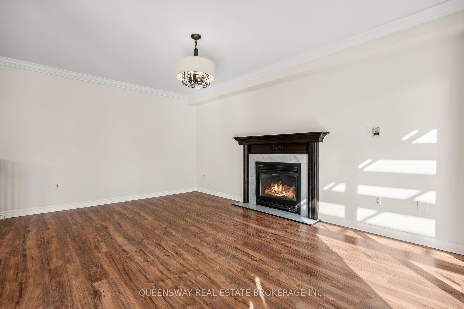 Photo 13 of 55 Golden Eagle Way, Barrie, Little Lake — HOMEH