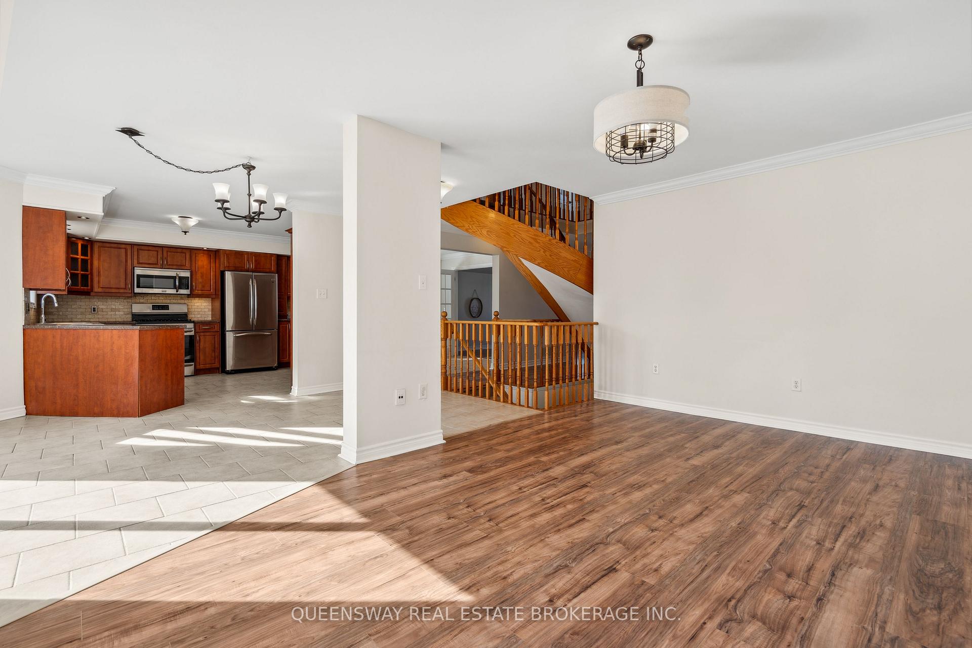 Photo 15 of 55 Golden Eagle Way, Barrie, Little Lake — HOMEH