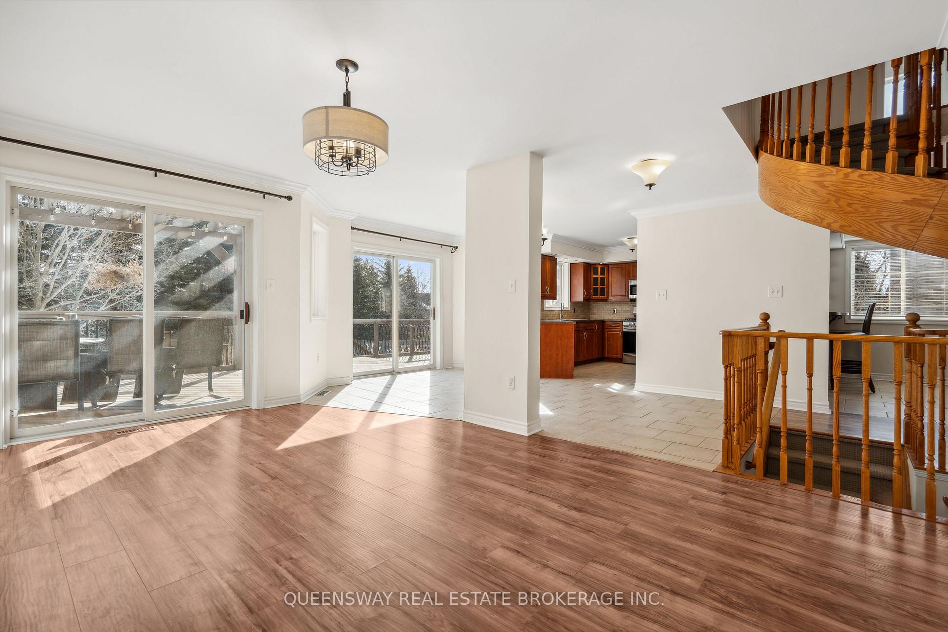 Photo 16 of 55 Golden Eagle Way, Barrie, Little Lake — HOMEH