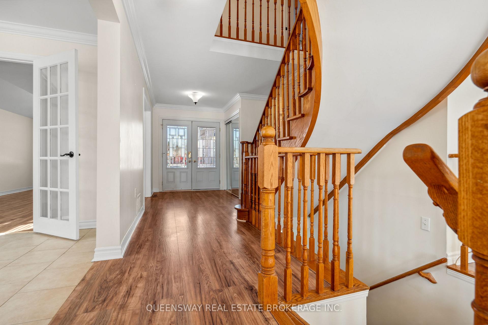 Photo 22 of 55 Golden Eagle Way, Barrie, Little Lake — HOMEH