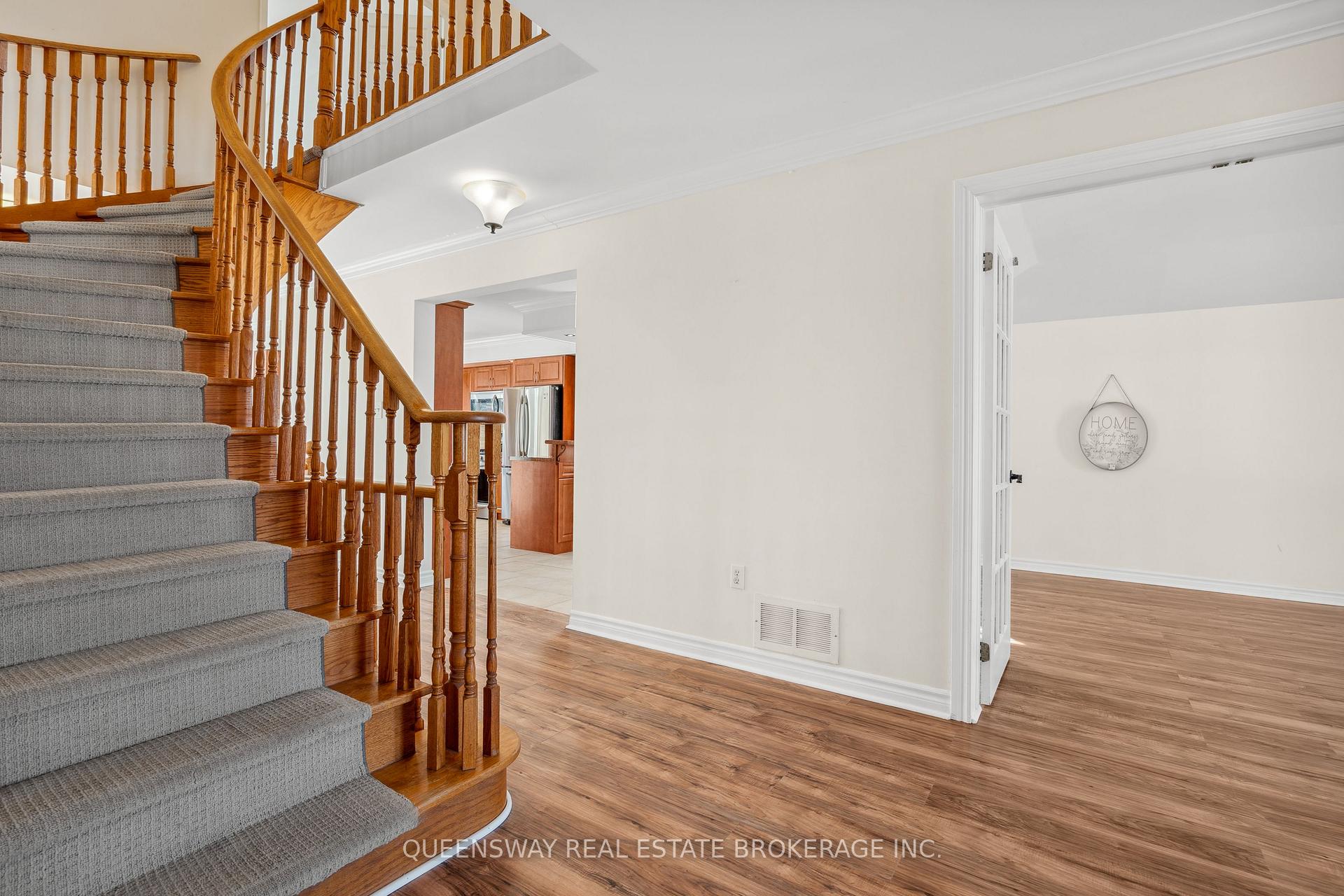 Photo 25 of 55 Golden Eagle Way, Barrie, Little Lake — HOMEH