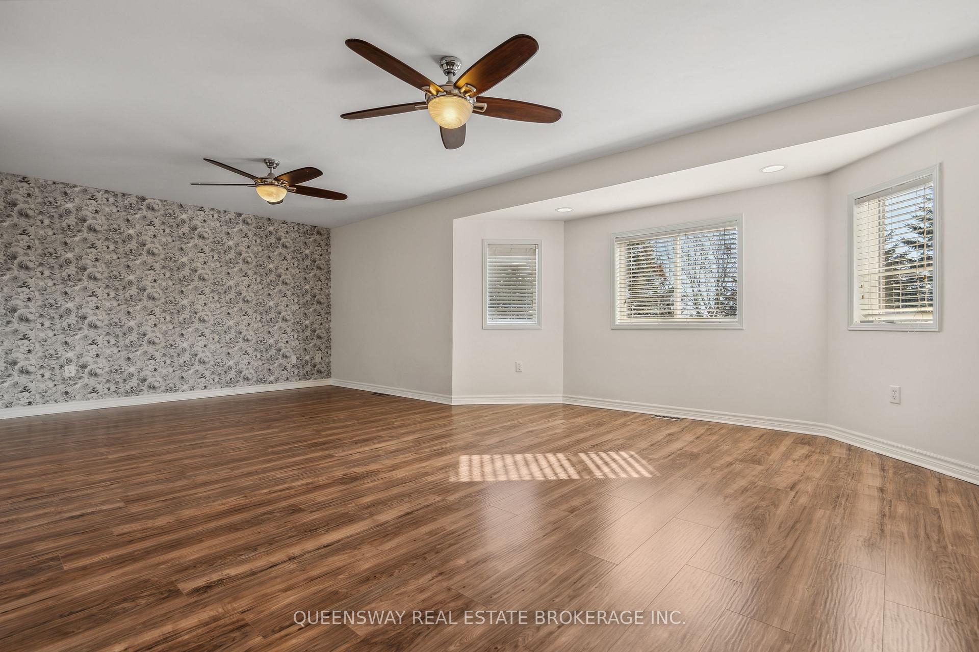 Photo 20 of 55 Golden Eagle Way, Barrie, Little Lake — HOMEH