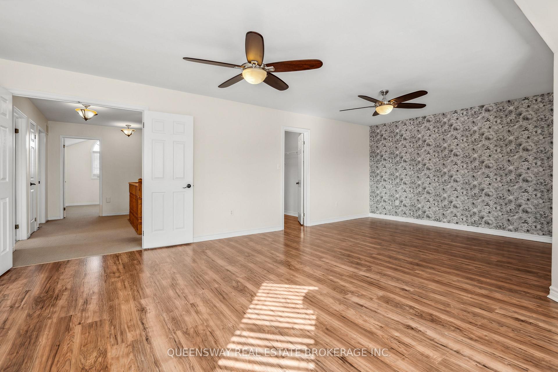 Photo 23 of 55 Golden Eagle Way, Barrie, Little Lake — HOMEH