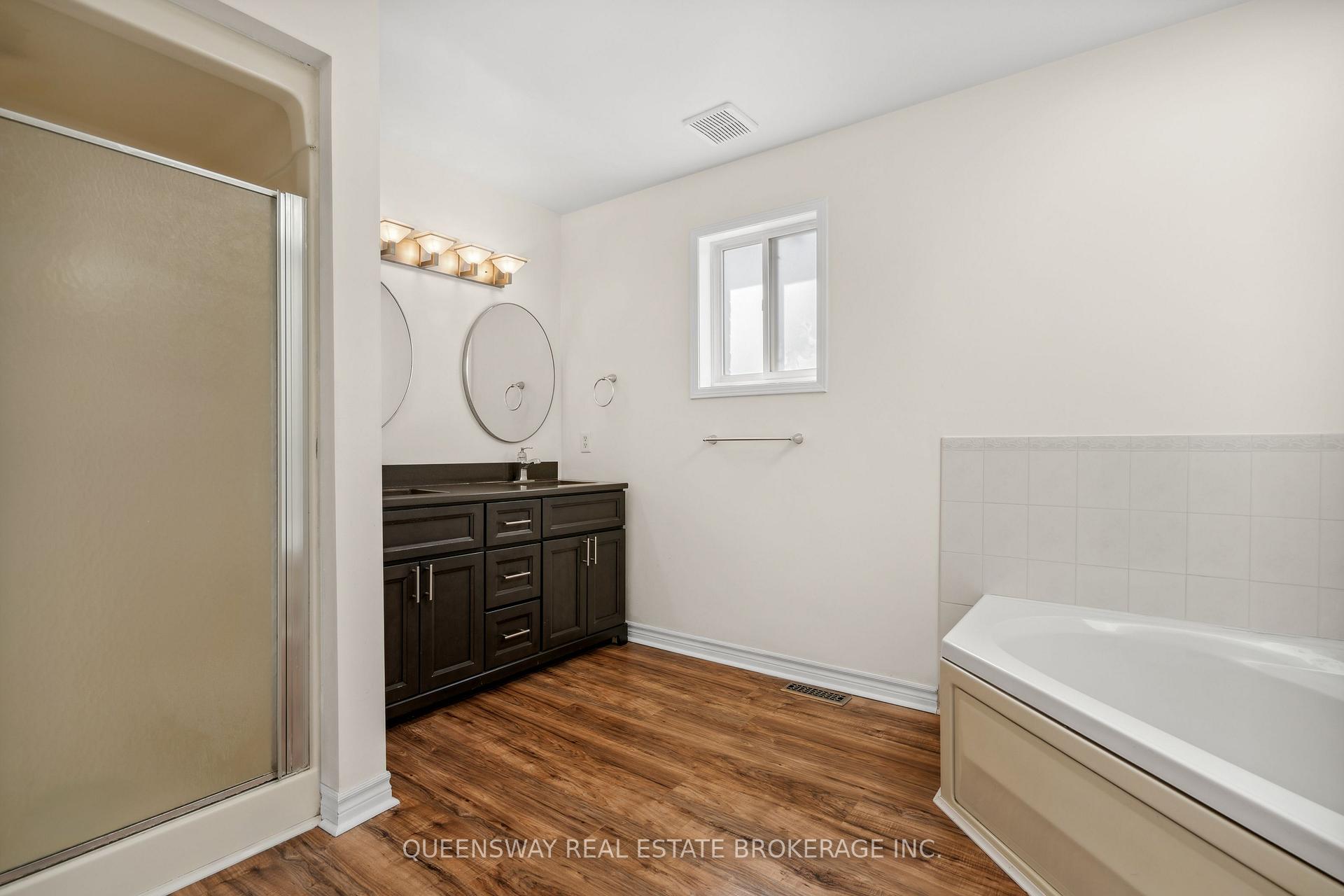 Photo 24 of 55 Golden Eagle Way, Barrie, Little Lake — HOMEH