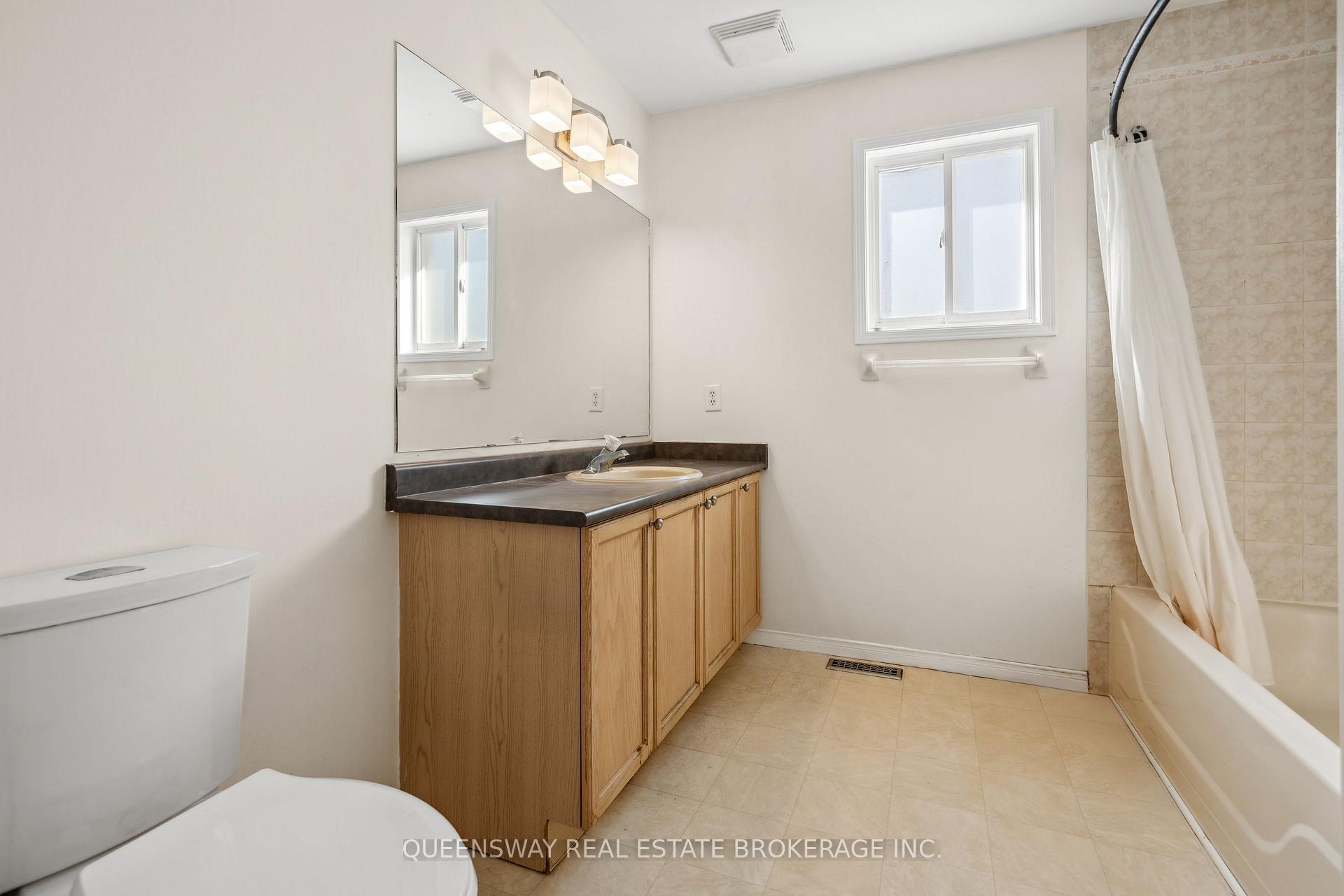 Photo 27 of 55 Golden Eagle Way, Barrie, Little Lake — HOMEH