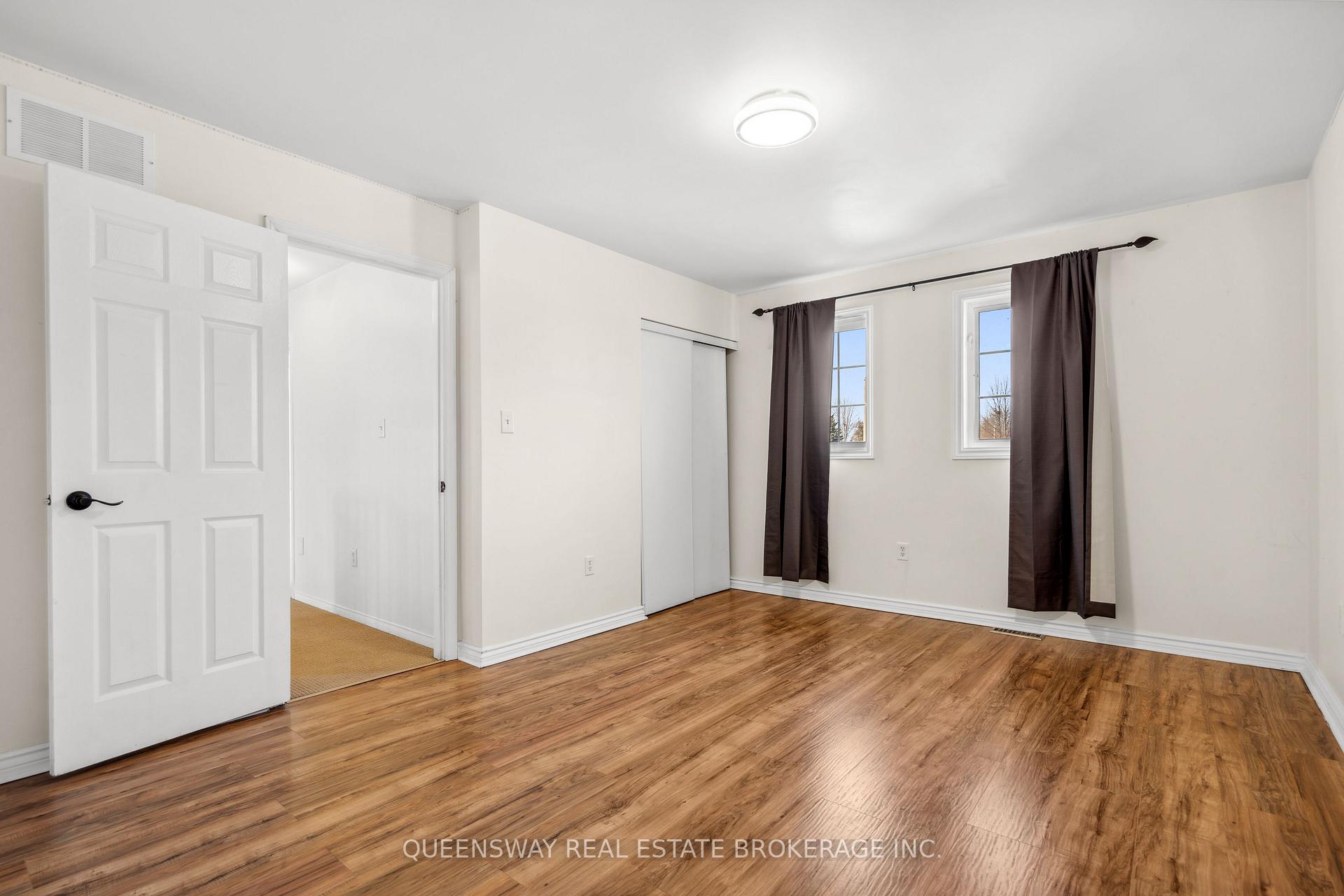 Photo 32 of 55 Golden Eagle Way, Barrie, Little Lake — HOMEH