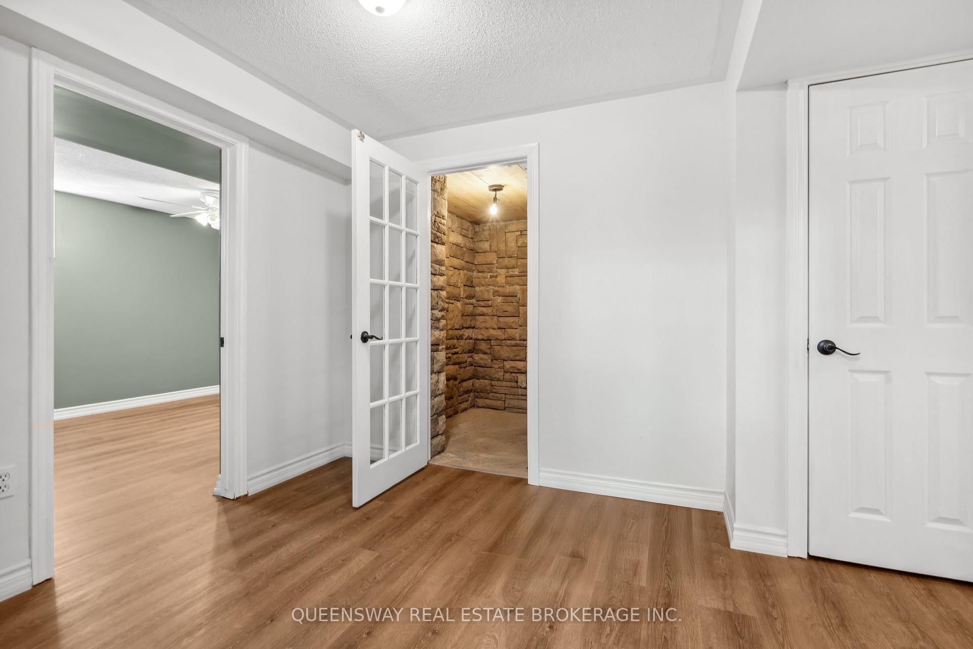 Photo 35 of 55 Golden Eagle Way, Barrie, Little Lake — HOMEH