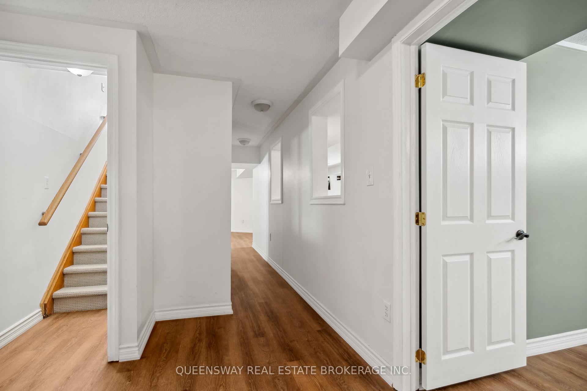 Photo 37 of 55 Golden Eagle Way, Barrie, Little Lake — HOMEH