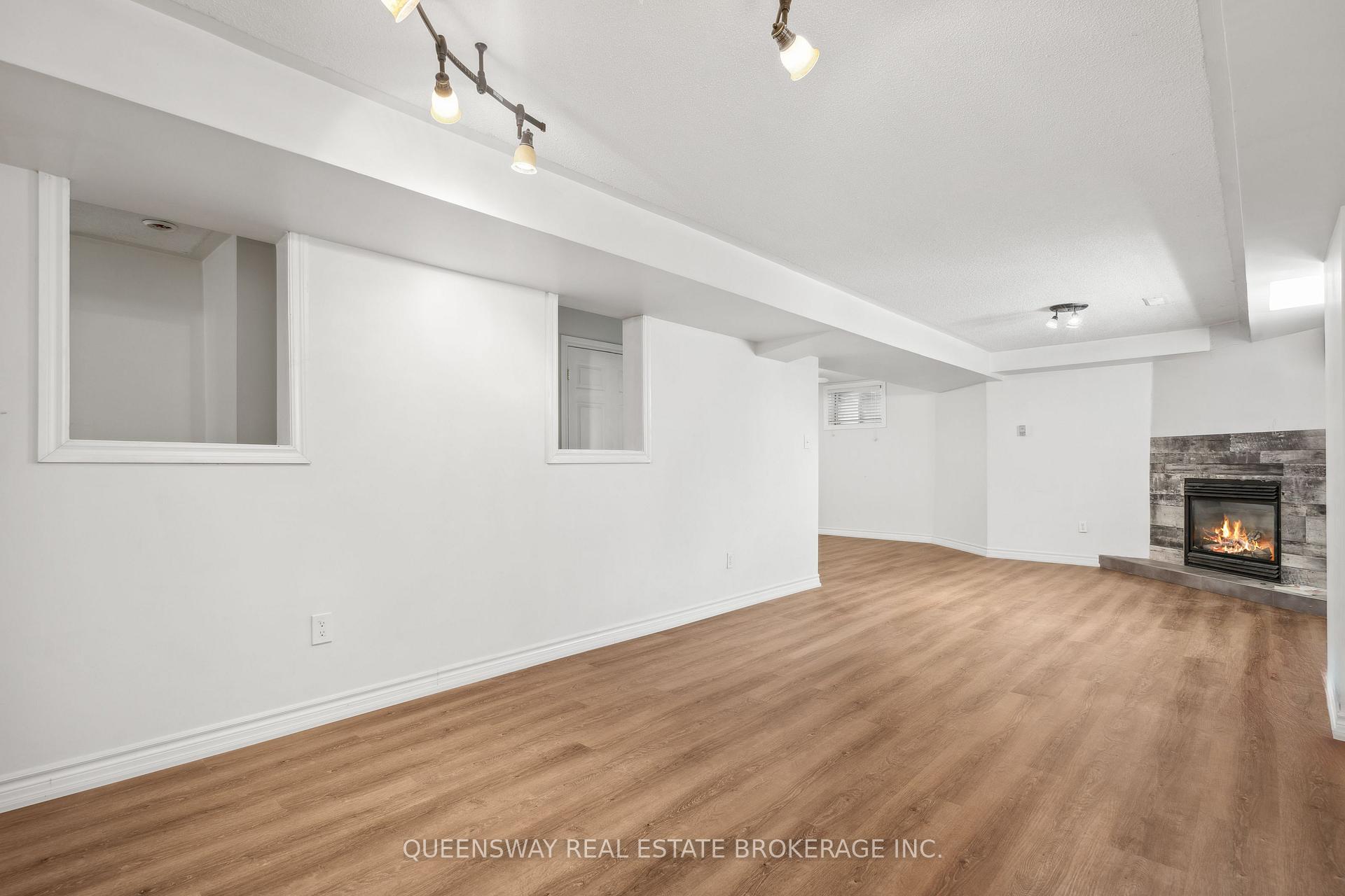 Photo 39 of 55 Golden Eagle Way, Barrie, Little Lake — HOMEH