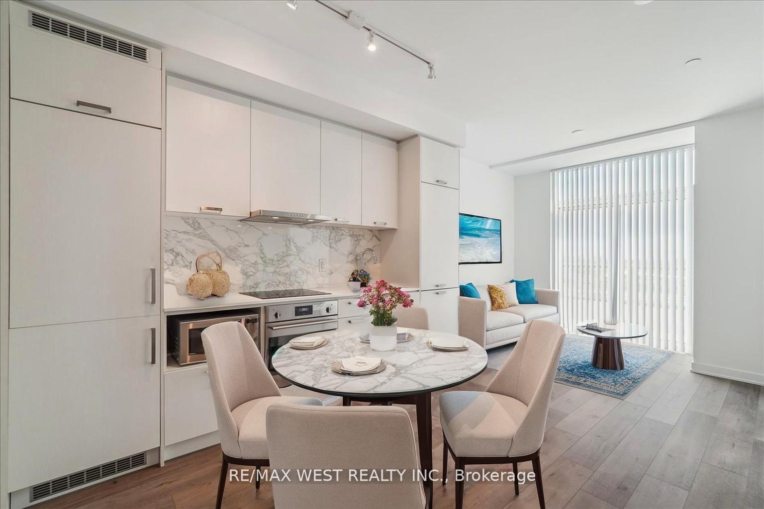 Photo 2 of Unit 1110, 10 Honeycrisp Crescent, Vaughan, Vaughan Corporate Centre — HOMEH