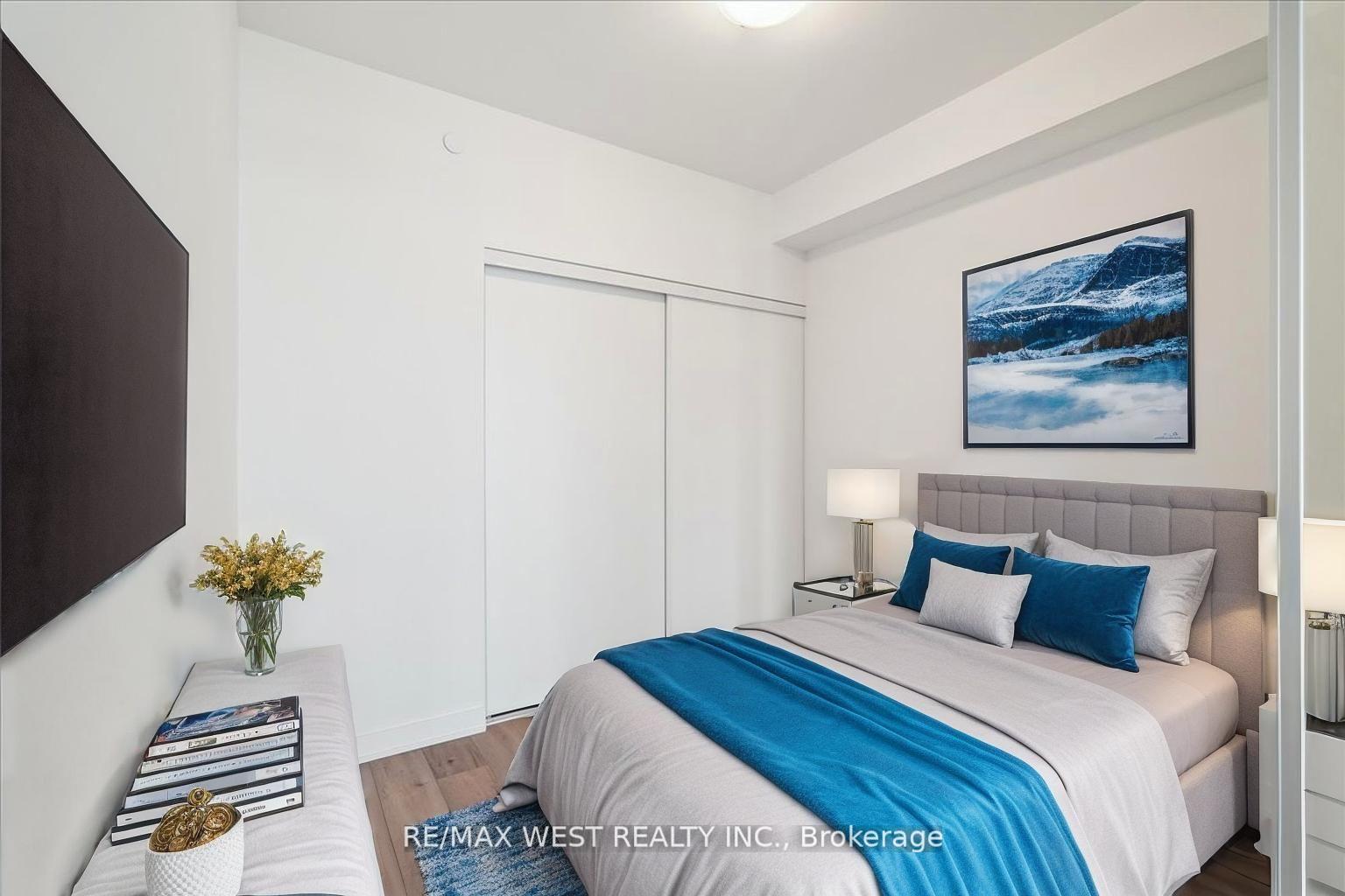 Photo 5 of Unit 1110, 10 Honeycrisp Crescent, Vaughan, Vaughan Corporate Centre — HOMEH