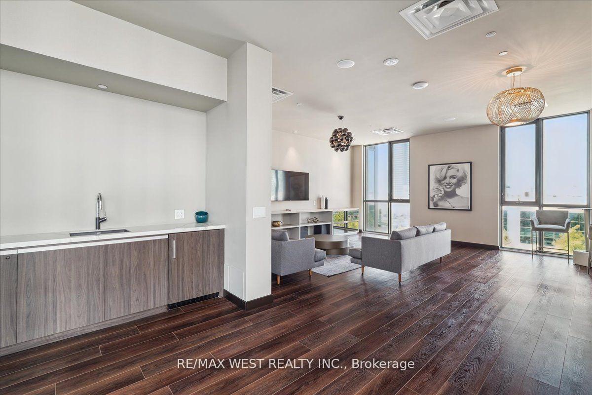Photo 10 of Unit 1110, 10 Honeycrisp Crescent, Vaughan, Vaughan Corporate Centre — HOMEH